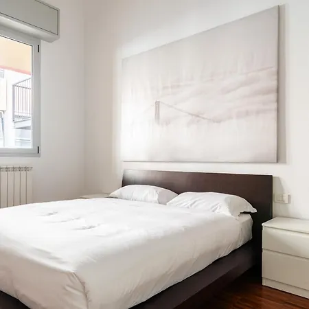 Modernita A Milano: Bilocale Con Balcone דירה *