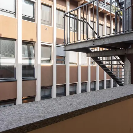 Modernita A Milano: Bilocale Con Balcone * מילאנו