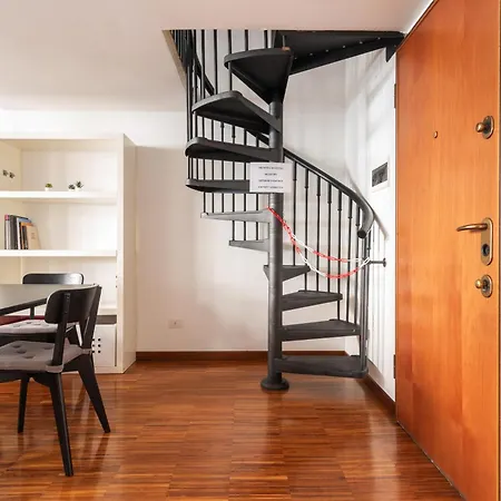דירה Modernita A Milano: Bilocale Con Balcone מילאנו