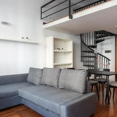 Modernita A Milano: Bilocale Con Balcone דירה